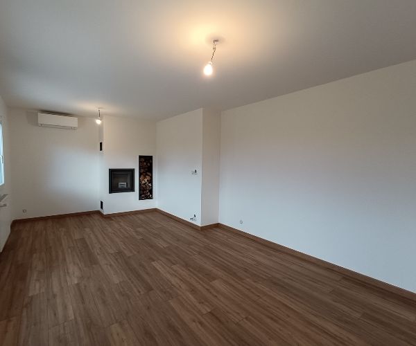 Ratissage, mise en peinture, application de béton ciré et pose de parquet